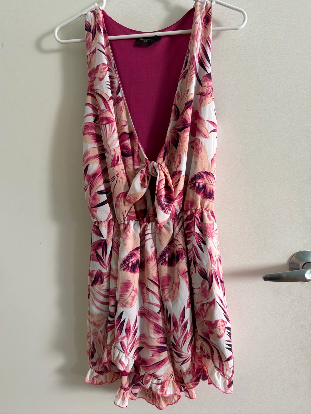 4SI3NNA Pink Tropical Print Romper